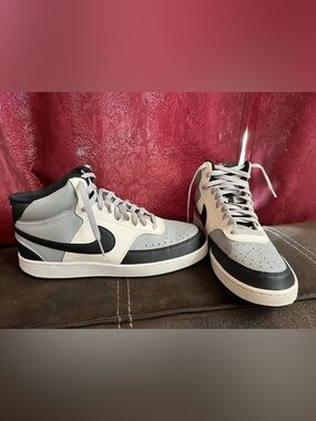 Nike Men’s Low-Top Sneakers in White, Black, and Gray